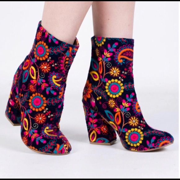 New Women’s Naughty Monkey Booties Marked 8.5 but runs small better for a 7/7.5 - Picture 1 of 5